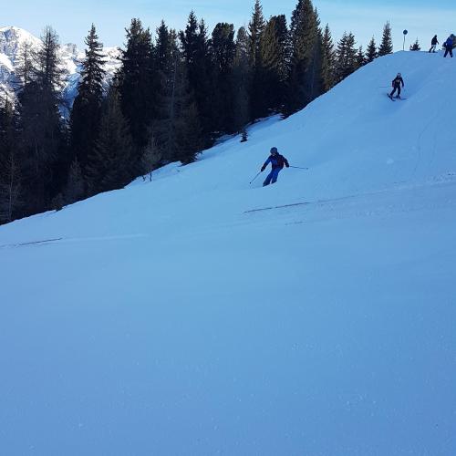 Kinder beim Skifahren 1